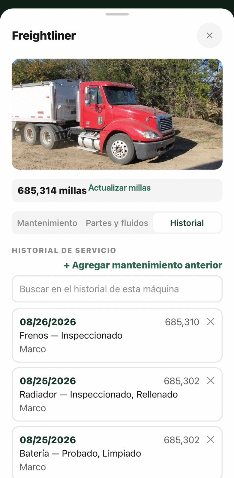 El historial de servicio de un camión, con lecturas de medidor y quién hizo el trabajo